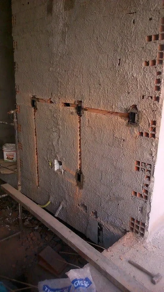 Tubulação elétrica embutida na alvenaria